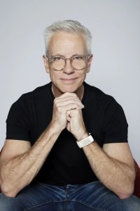 Крис Сандерс напишет сценарий к фильму «Лило и Стич 2». Ремейк культового мультфильма в этом году собрал $1 млрд в мировом прокате